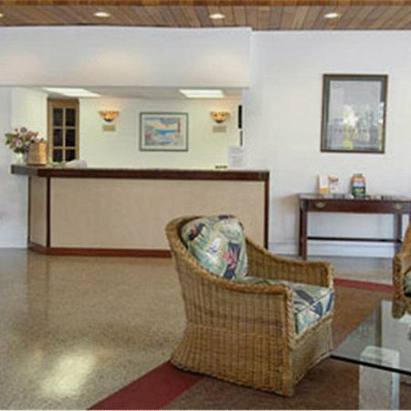 Travelodge Monaco Beach Resort Санни Айлес Интерьер фото
