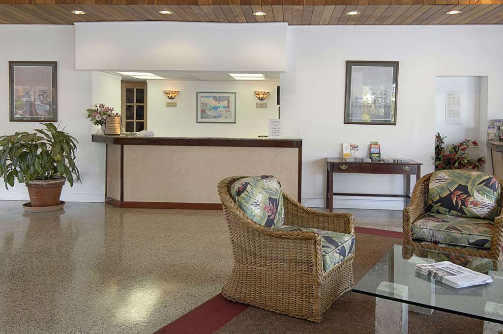 Travelodge Monaco Beach Resort Санни Айлес Интерьер фото